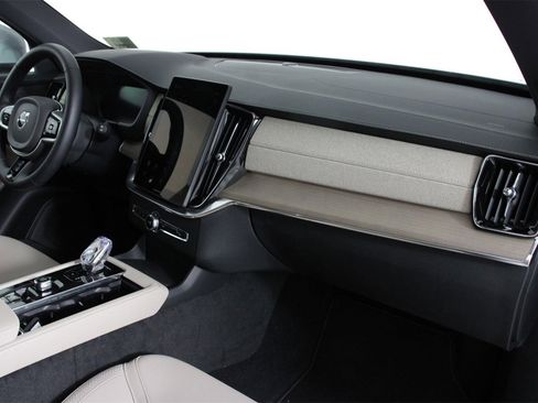 Used 2026 Volvo XC90 B5 Core image 22