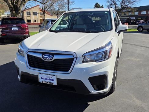 Used 2020 Subaru Forester Premium image 3