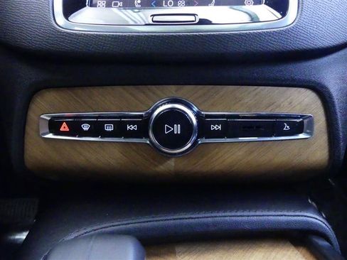 Used 2023 Volvo XC90 T8 Plus AWD/4WD image 16