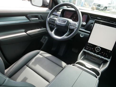 Used 2025 GMC Terrain Elevation w/ Elevation Premium Package AWD/4WD image 9