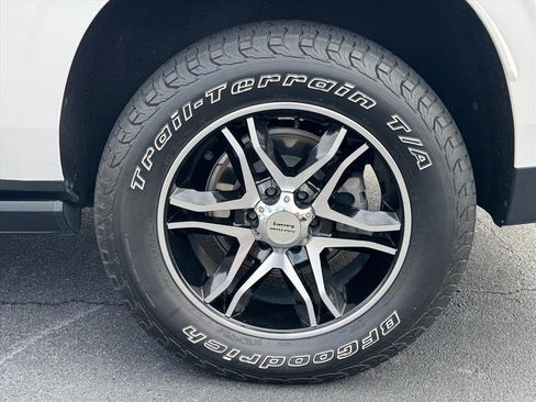 Used 2021 Chevrolet Suburban Premier w/ Premium Package image 9