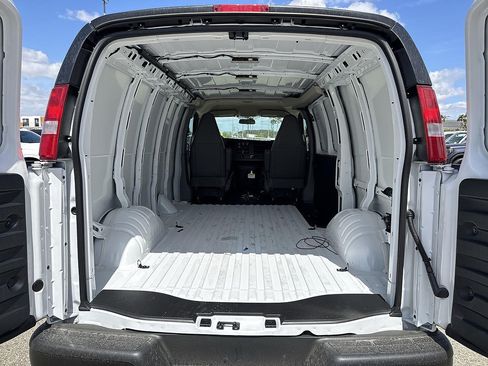 New 2026 GMC Savana 2500 w/ Driver Convenience Package RWD image 21