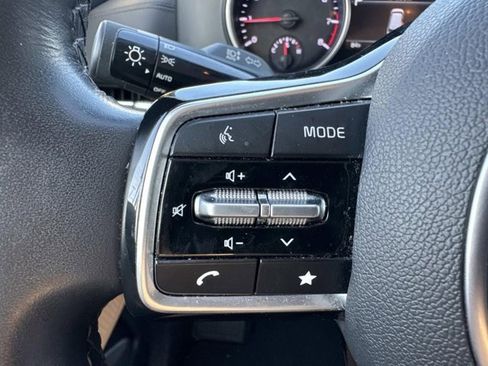 Used 2024 Kia Carnival LX image 25