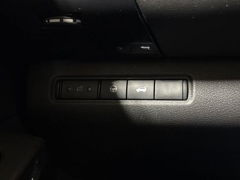 Used 2025 Nissan Pathfinder SV AWD/4WD image 18