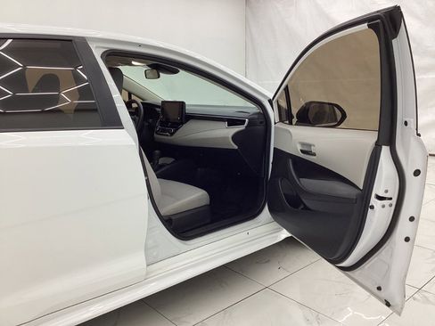 Used 2022 Toyota Corolla LE FWD image 17