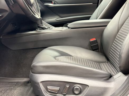 Used 2024 Toyota Camry SE image 14