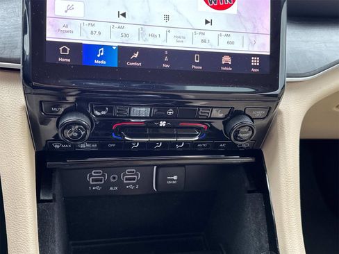 Used 2022 Jeep Grand Cherokee L Limited image 34