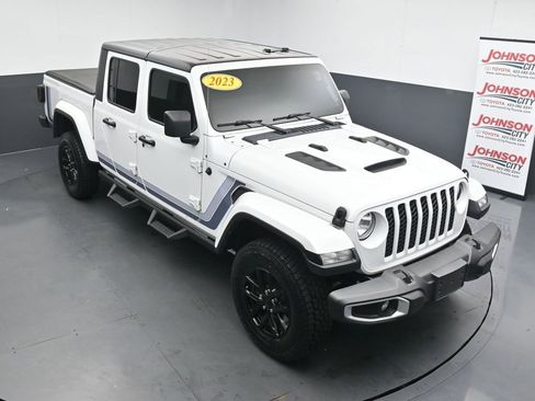 Used 2023 Jeep Gladiator Sport AWD/4WD image 24