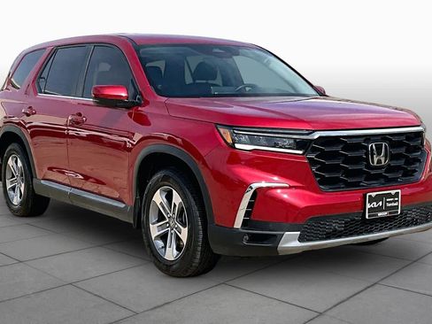 Used 2025 Honda Pilot EX-L image 3