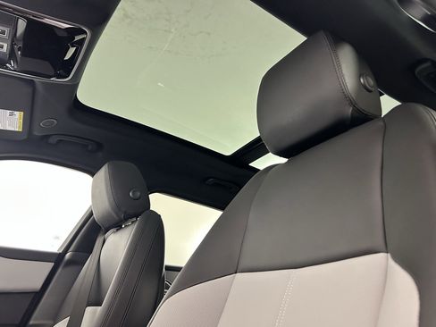 New 2026 Land Rover Range Rover Velar Dynamic SE image 12