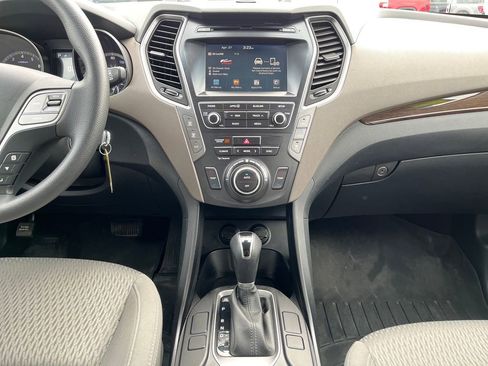 Used 2017 Hyundai Santa Fe SE w/ Cargo Package AWD/4WD image 22