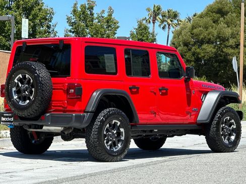 Used 2025 Jeep Wrangler Unlimited Rubicon 4xe w/ Convenience Group AWD/4WD image 4