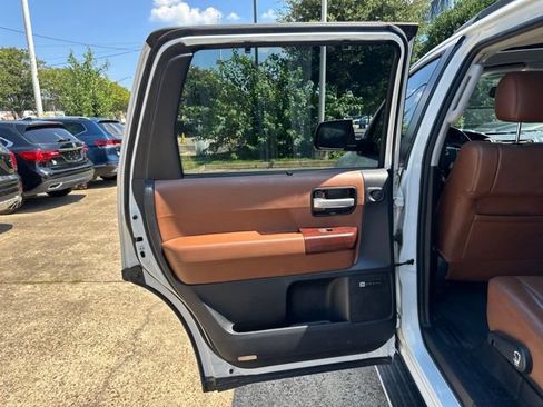 Used 2017 Toyota Sequoia Platinum RWD image 32