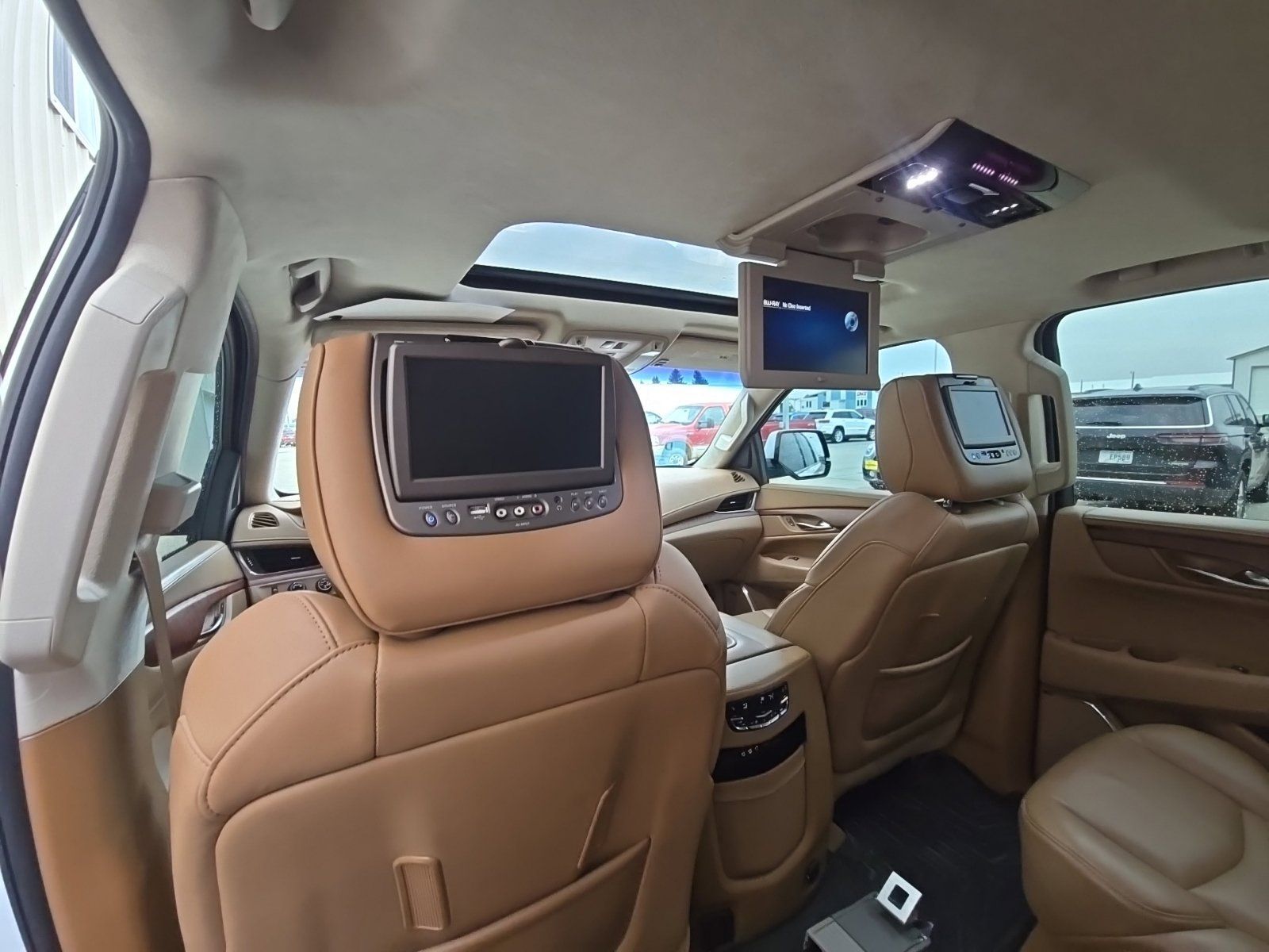 Used 2016 Cadillac Escalade Platinum AWD/4WD image 10
