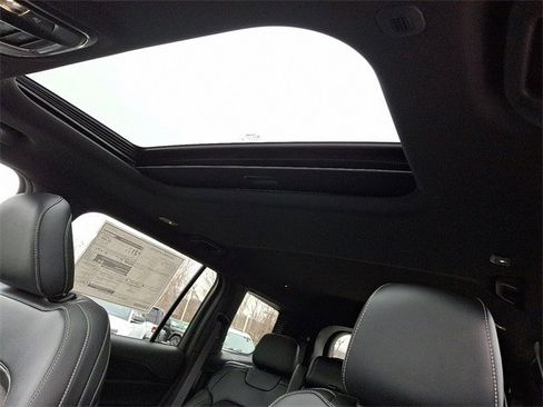 New 2025 Jeep Grand Cherokee L Altitude image 10