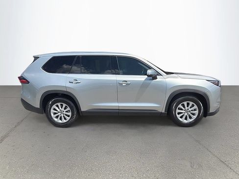 Used 2025 Toyota Grand Highlander FWD image 3