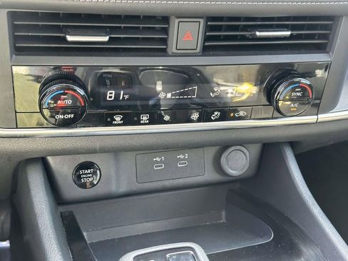 Used 2024 Nissan Rogue SV image 23