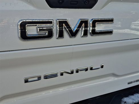 Used 2025 GMC Sierra 2500 Denali w/ Denali Reserve Package image 30
