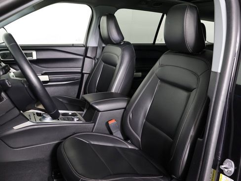 Used 2022 Ford Explorer XLT w/ Equipment Group 202A image 25