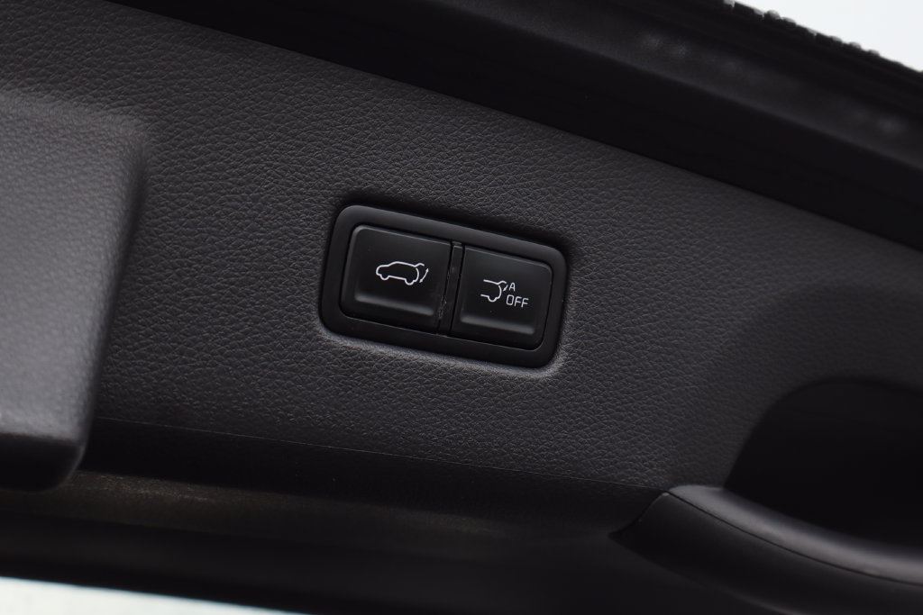 Used 2023 Kia Carnival EX FWD image 25