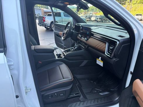 New 2026 GMC Canyon AT4 w/ Technology Plus Package AWD/4WD image 14