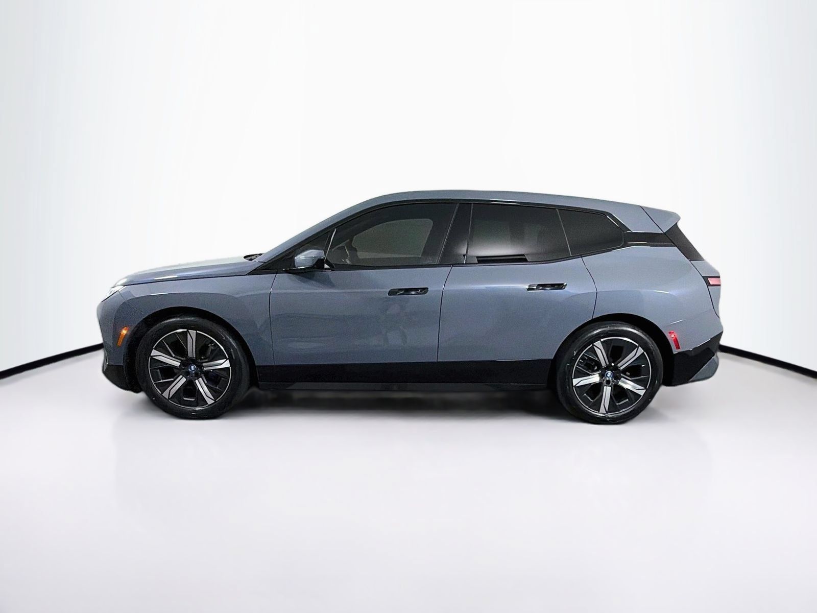 Certified 2023 BMW iX M60 w/ Executive Package AWD/4WD image 3