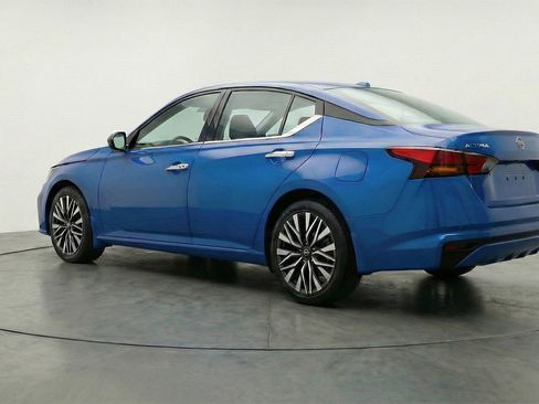 Used 2025 Nissan Altima 2.5 SV image 6