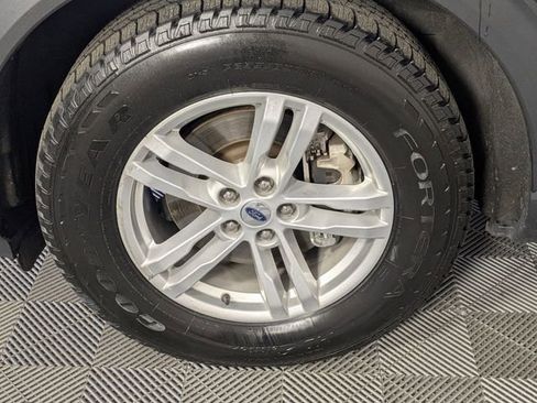 Used 2023 Ford Explorer XLT RWD image 8