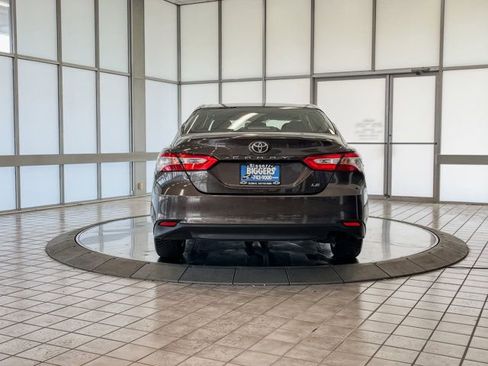 Used 2018 Toyota Camry LE image 7