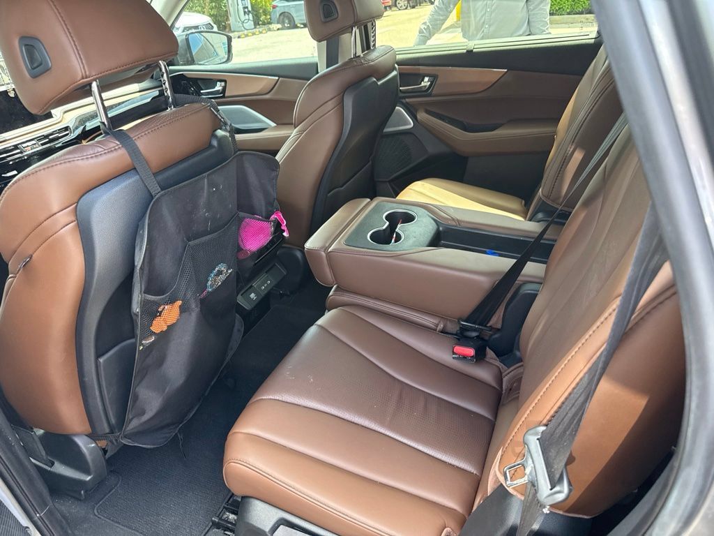 Used 2025 Acura MDX w/ Technology Package FWD image 3