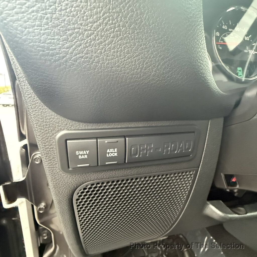 Used 2016 Jeep Wrangler Unlimited Rubicon w/ Connectivity Group AWD/4WD image 27
