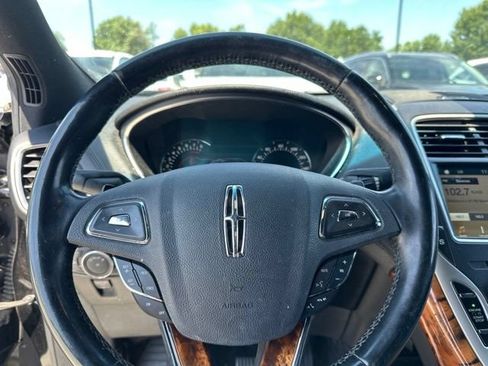 Used 2016 Lincoln MKX Reserve w/ Technology Package FWD image 9