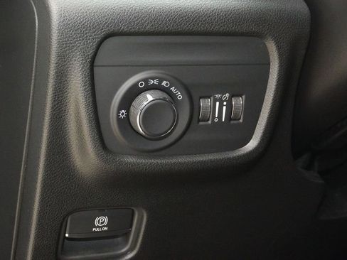 Used 2025 Jeep Grand Cherokee L Altitude AWD/4WD image 26