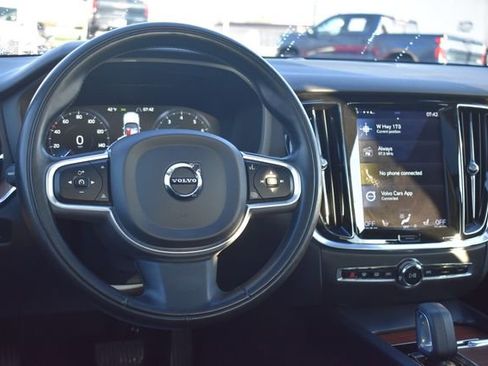 Used 2022 Volvo S60 B5 Momentum w/ Premium Package image 19