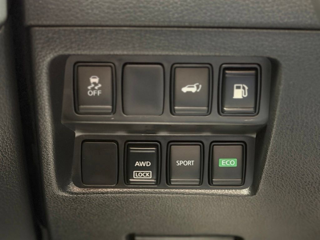 Used 2018 Nissan Rogue SV AWD/4WD image 22