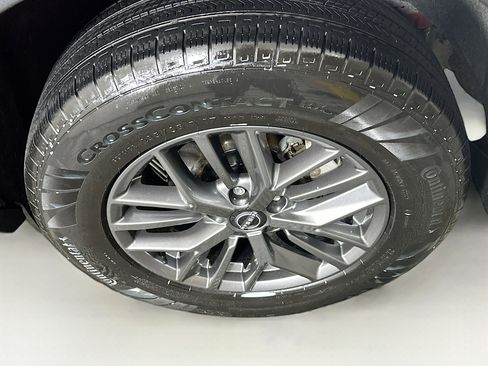 Used 2023 Nissan Rogue S image 11