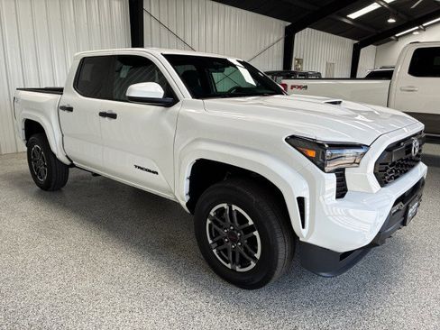 Used 2025 Toyota Tacoma TRD Sport image 4