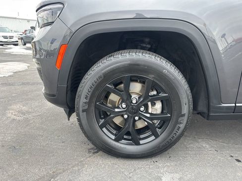 Used 2024 Jeep Grand Cherokee L Laredo image 19