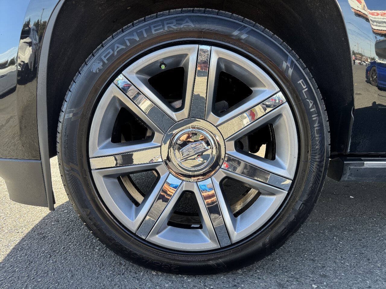 Used 2020 Cadillac Escalade Premium Luxury AWD/4WD image 2