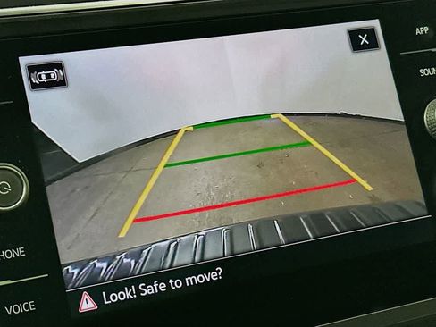 Used 2023 Volkswagen Tiguan SE R-Line image 29