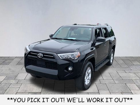 Used 2024 Toyota 4Runner SR5 AWD/4WD image 3