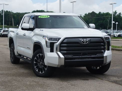 Used 2025 Toyota Tundra Limited AWD/4WD image 7