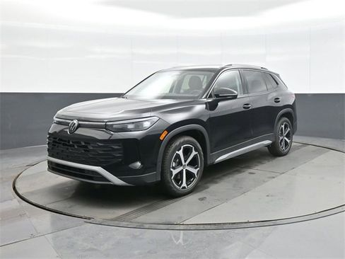 New 2026 Volkswagen Tiguan SE image 3