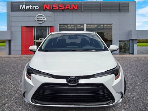 Used 2024 Toyota Corolla LE FWD image 2