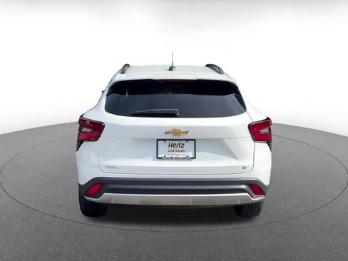 Used 2025 Chevrolet Trax LT FWD image 11