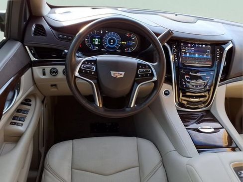 Used 2016 Cadillac Escalade Premium AWD/4WD image 4