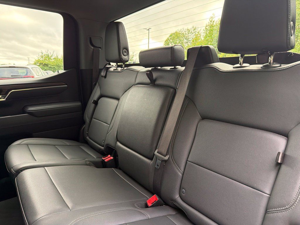 Used 2025 GMC Sierra 1500 SLT AWD/4WD image 13