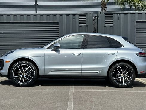 Certified 2023 Porsche Macan image 2
