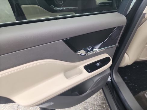 Used 2023 Lincoln Corsair Standard w/ Equipment Group 101A image 21