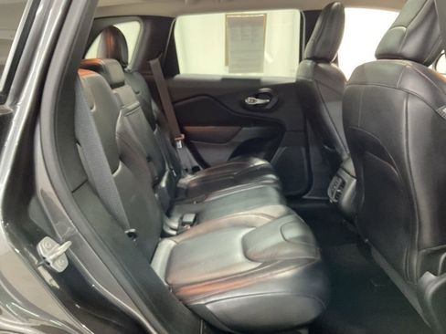 Used 2015 Jeep Cherokee Trailhawk w/ Comfort/Convenience Group image 25